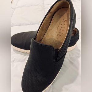 Soothe Your Sole! SOUL NATURALIZER (EUC, Size 8) “Tia” Slip-ons, Black & White